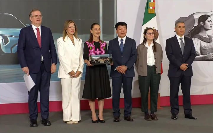 Representantes de KIA y autoridades mexicanas durante anuncio de inversion en Nuevo Leon
