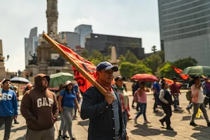 Maestros de la CNTE se movilizan en Ciudad de México