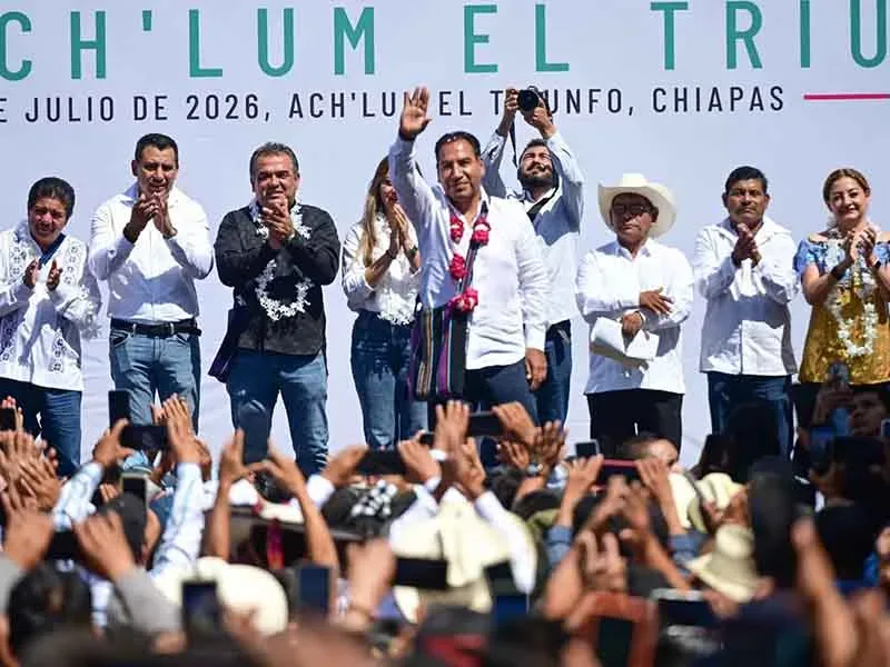Autoridades y habitantes durante el proceso comunitario de Ach'Lum El Triunfo
