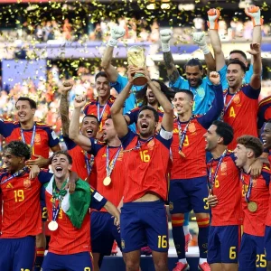 Futbolistas de España levantan la Copa del Mundo 2026 tras vencer a Argentina