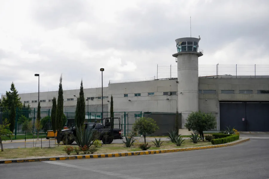 Exterior de centro penitenciario asociado a la nota sobre muertes en Santa Martha Acatitla