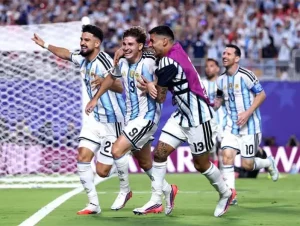 Imagen editorial de la final del Mundial 2026 entre Argentina y Espana