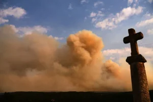 Humo de incendio forestal en Guadalajara, Espana, el 22 de julio de 2026