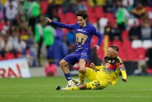 Balon y cancha durante partido de la Liga MX Apertura 2026