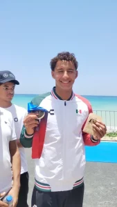 Atletas de aguas abiertas durante competencias de 10 kilometros en Santo Domingo 2026