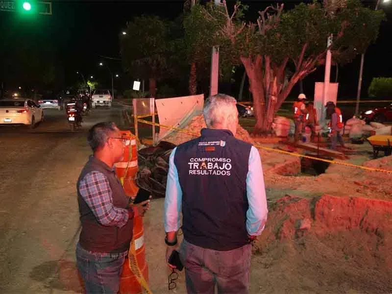 Supervisión nocturna de obra de drenaje sanitario en Infonavit Grijalva de Tuxtla Gutierrez