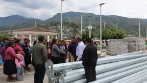 Comunidad de los Altos de Chiapas participa en entrega de infraestructura social