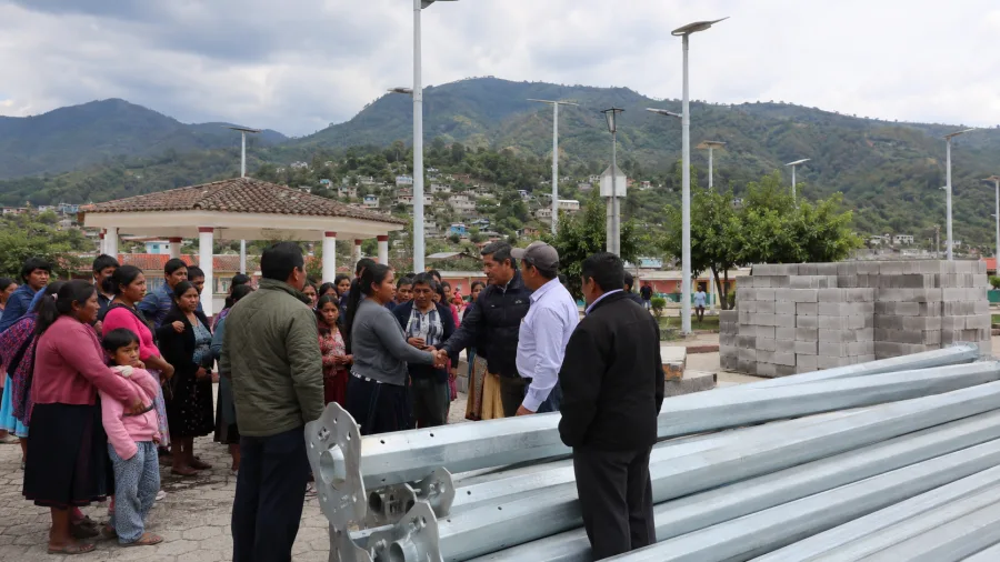 Comunidad de los Altos de Chiapas participa en entrega de infraestructura social