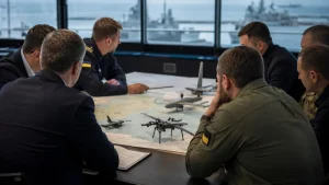 Funcionarios de Reino Unido y Ucrania revisan planes de drones y defensa junto a una base naval