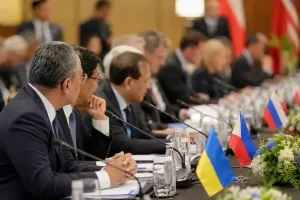 Representacion del dialogo diplomatico entre Estados Unidos y Rusia sobre Ucrania en Manila