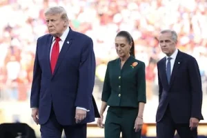 Donald Trump Claudia Sheinbaum y Mark Carney durante la clausura del Mundial