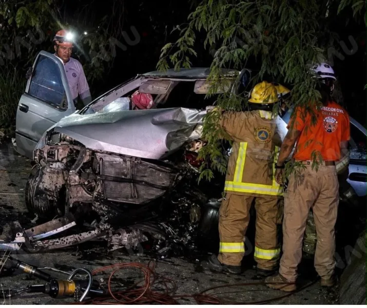 Vehiculo accidentado en el Libramiento Norte de Tuxtla