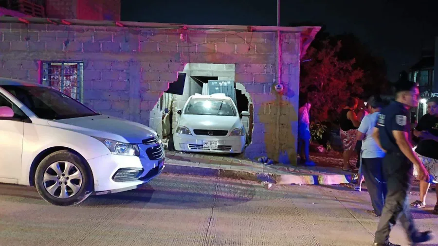Vehículo involucrado en incidente vial en Tuxtla Gutiérrez