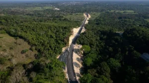 Trabajos de construcción de la Carretera de las Culturas Mayas en Chiapas