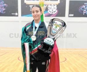 Luciana Munguía con la Selección Mexicana de Minibasket en Brasil
