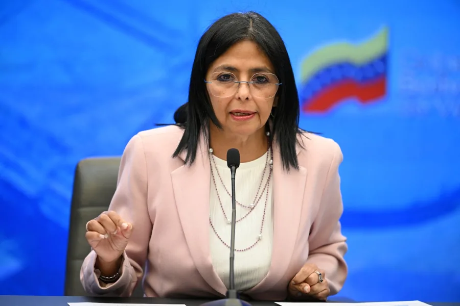 Delegaciones del gobierno interino y la oposición reunidas en Caracas