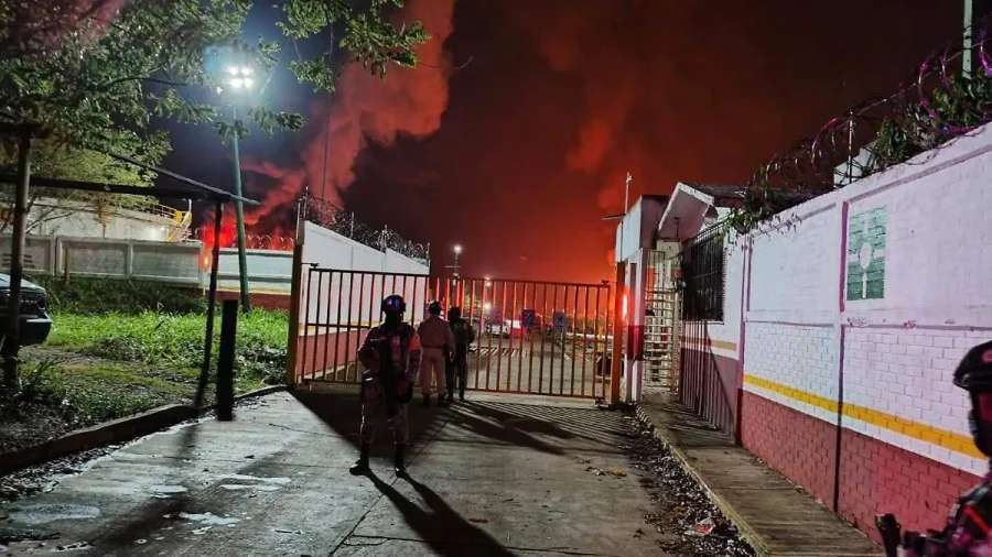 Instalacion de Pemex en Juarez, Chiapas, tras el incendio reportado