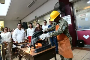 Participantes durante el inicio de la campaña de desarme voluntario en Tapachula