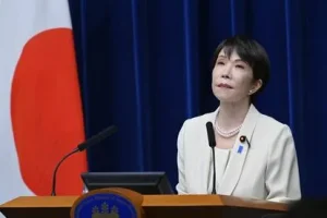 Primera ministra de Japón presenta nueva estrategia de defensa