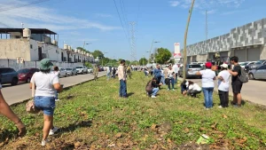 Participantes en jornada de reforestación realizada en Tapachula