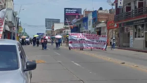 Manifestación frente al Palacio de Gobierno en Tuxtla