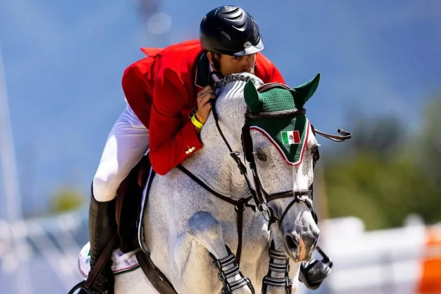 Jinete mexicano durante una competencia ecuestre