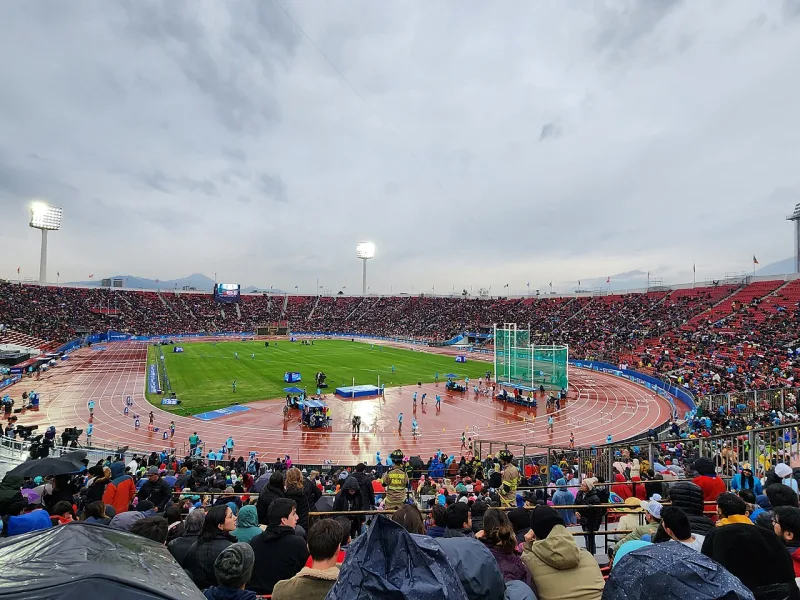 Competencia de atletismo en un evento multideportivo internacional