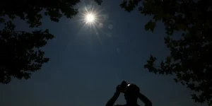 Cielo nocturno durante una jornada de fenómenos astronómicos