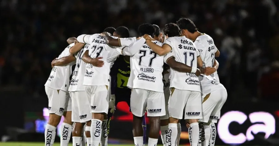 Jugadores de Pumas y Columbus Crew en imagen previa al partido de Leagues Cup
