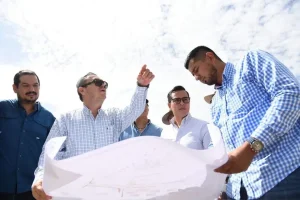 Autoridades supervisan planos de la nueva sede de la UNACH en Berriozábal