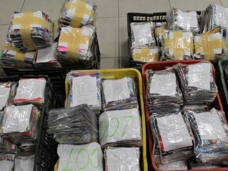 Puestos de venta en un mercado de Tuxtla Gutiérrez relacionados con el comercio de productos de consumo