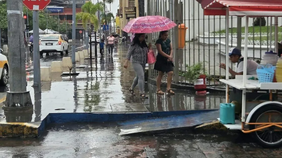 Cielo cubierto y condiciones de lluvia intensa en la región Costa de Chiapas