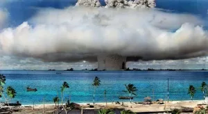 Explosión de una prueba nuclear en el atolón Bikini