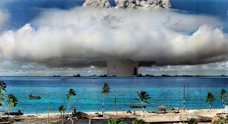 Explosión de una prueba nuclear en el atolón Bikini