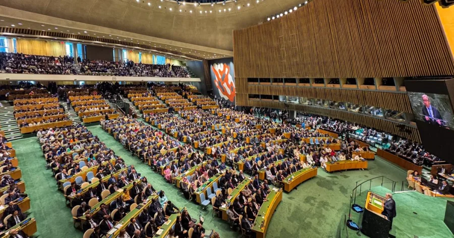 Representantes reunidos en la Asamblea General de Naciones Unidas, donde la inteligencia artificial será tema central