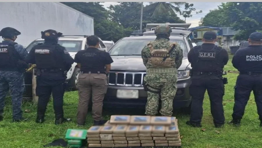 Paquetes asegurados durante un operativo conjunto de fuerzas federales y estatales en Chiapas