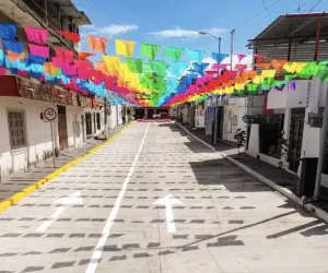 Obra de infraestructura vial en una calle de Tapachula