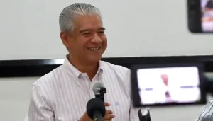 Representante de Canaco Tuxtla durante una entrevista sobre comercio formal y pirotecnia