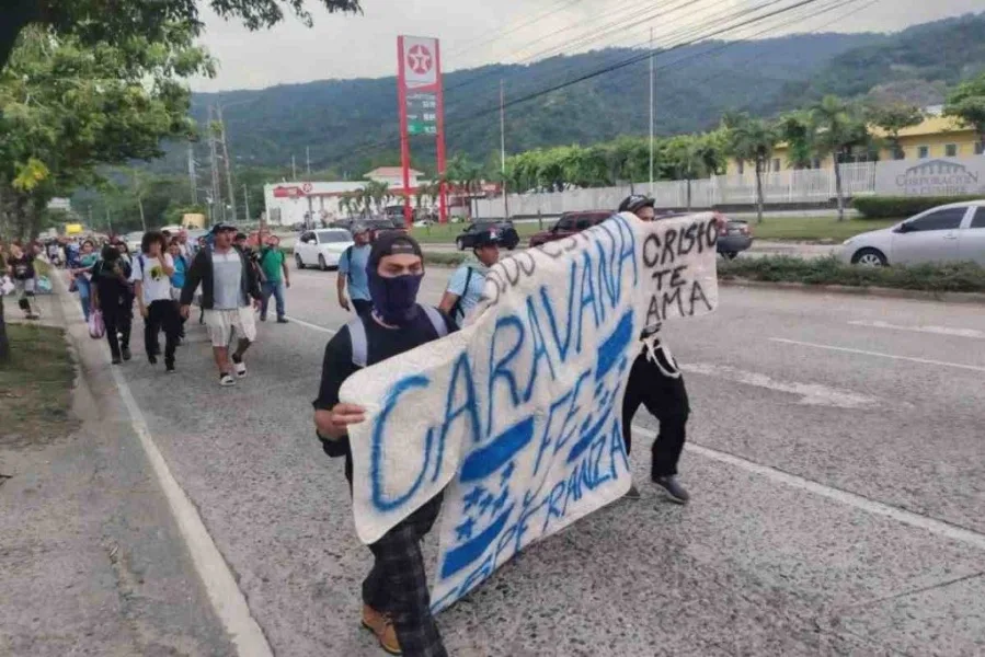 Integrantes de la caravana migrante Fe y Esperanza durante su llegada a Tapachula