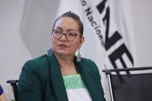 Claudia Arlett Espino durante una actividad del Instituto Nacional Electoral