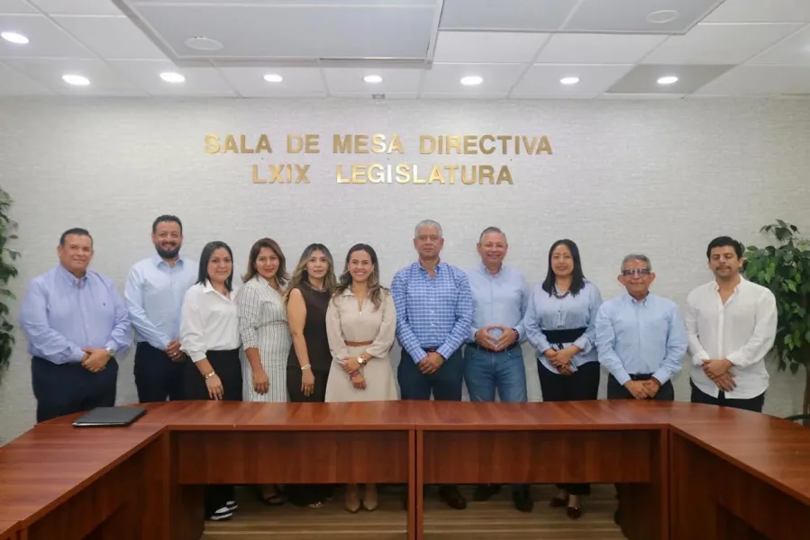Representantes del Congreso y la Canaco durante reunión de trabajo en Tuxtla