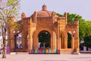 Autoridades estatales durante la ceremonia por los 202 años de la Federación de Chiapas a México