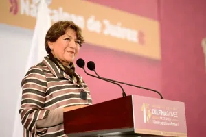 La gobernadora Delfina Gómez durante un acto público en el Estado de México