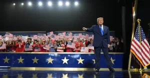 Donald Trump pronuncia un discurso durante la convención republicana en Dallas, Texas