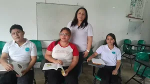 Estudiantes y personal del CEBA Belisario Domínguez Palencia en Tapachula