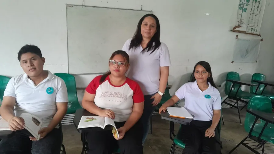 Estudiantes y personal del CEBA Belisario Domínguez Palencia en Tapachula