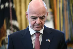 Gianni Infantino durante un acto de la FIFA antes de la elección presidencial de 2027