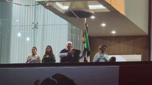 Eduardo Ramírez durante la ceremonia del Grito de Independencia en Tuxtla Gutiérrez