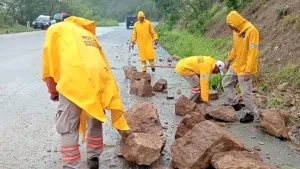 Corriente de agua en una calle de Tuxtla Gutiérrez durante las lluvias del 26 de septiembre de 2026