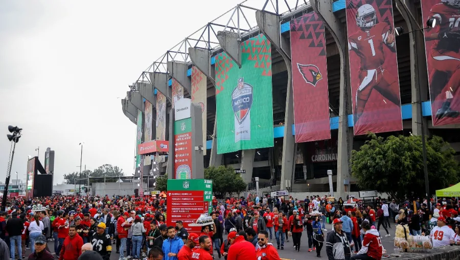 Jugadores de la NFL durante un partido internacional